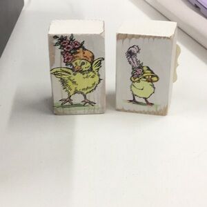 Chick with Floral Hats Shelf Sitters